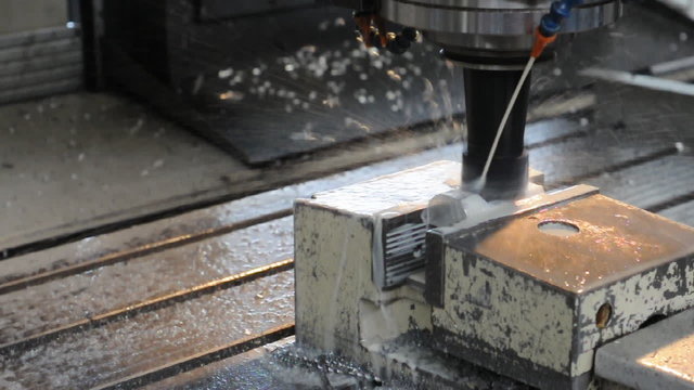 milling machine cnc // CNC Fr&auml;smaschine Metallverarbeitung