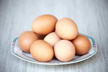 piatto con uova fresche