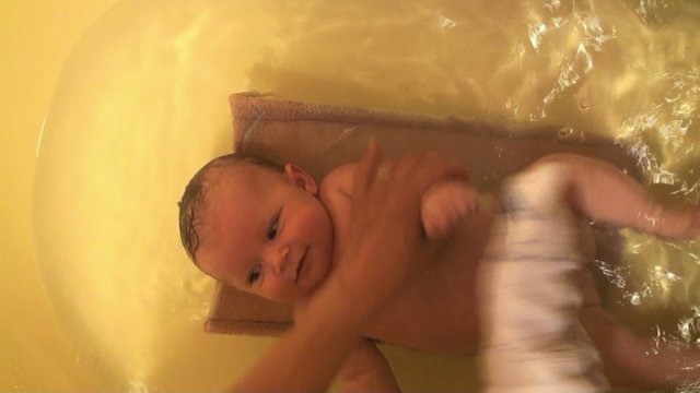 le bain de b&eacute;b&eacute;