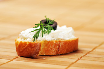 sandwich of toasted bread