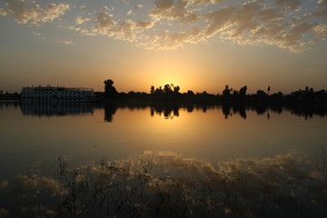 Fototapeta premium Sunset over the river Nile, Luxor, Egypt 5