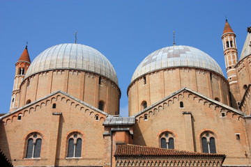 Fototapeta na wymiar Padua basilica