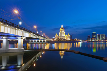 Fototapeta na wymiar Night Moscow. Moscow River. Hotel Ukraine.