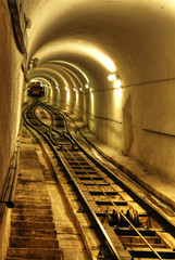 Naklejka premium Tunel z pociągiem