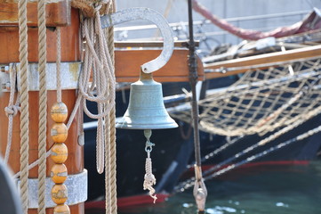 Glocke auf einem Segelschiff