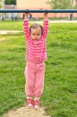 Fototapeta premium bébé jouant