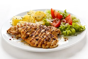 Stickers meubles Plats de repas Grilled chicken fillets and vegetables
