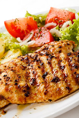 Grilled chicken fillets and vegetables