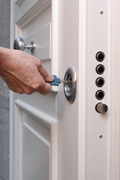 main ouvrant porte blind&eacute;e