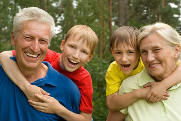 Fototapeta premium elderly couple with their grandchildren