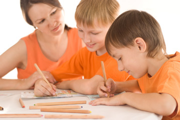 Fototapeta premium mother draws with his sons