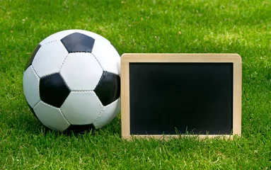 Papier Peint photo Foot Ballon de football avec tableau noir - Soccer and Chalkboard