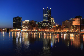 Fototapeta premium view of the Pittsburgh skyline