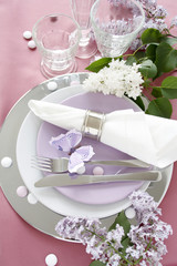 Table decoration in lilac