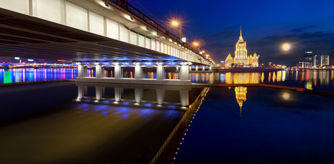 Obraz premium Night Moscow. Moscow River. Hotel Ukraine.