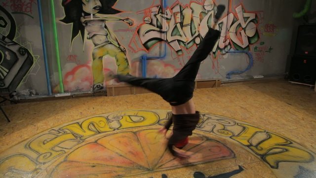 Brake Dancer head spinner