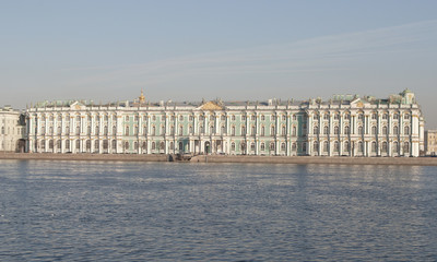 Fototapeta na wymiar Wpisz Zimni? zamek. Petersburg
