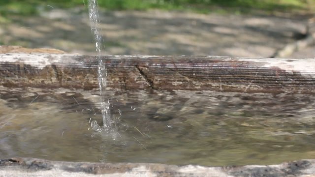 Wasser im Brunnen