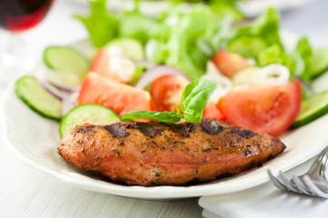 Grilled chicken fillet with vegtables