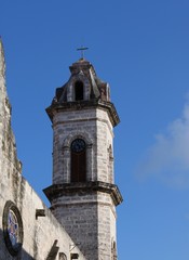 Fototapeta na wymiar Clocher d'église à La Havane, Cuba