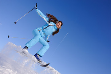 Fototapeta na wymiar girl to ski down
