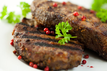 Grilled steaks with pink peppercorns