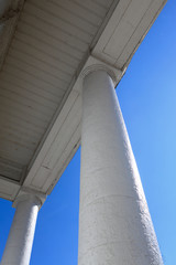 Obraz premium White column