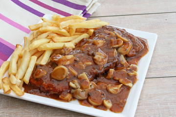 Jägerschnitzel mit Pommes Frites