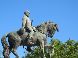 Obraz premium estatua general prim