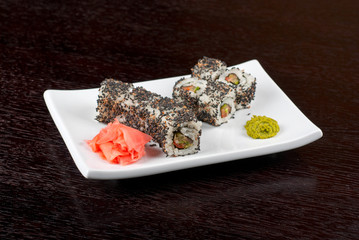 Sushi with sesame
