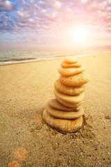 Fototapeta na wymiar Stone tower on the beach