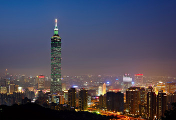 Naklejka premium Taipei at night