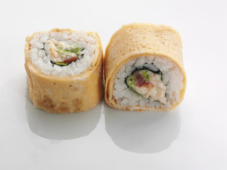appetizer sushi with omelette