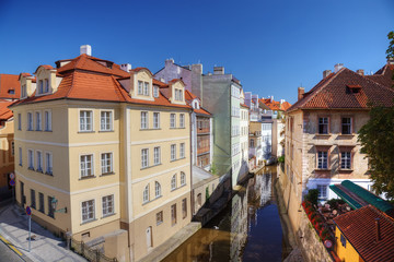 Fototapeta na wymiar Certovka rzeka stary w centrum Pragi.