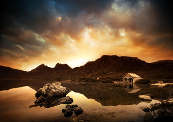 Fototapeta na wymiar Explosive Lake Sunset