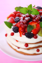 Summer cake with fresh berries and cream
