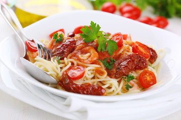 Pasta with tomato sauce, sun dried tomatoes and shrimp