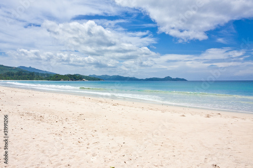 Plage De Sable Blanc Dans Les îles Des Seychelles Stock