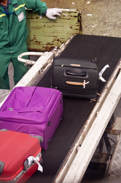 Chargement des bagages dans un avion