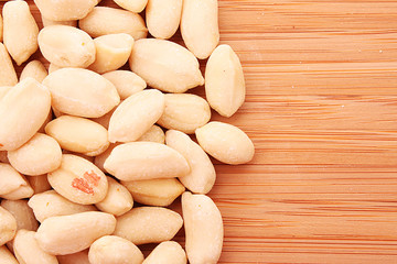 peanuts on wooden background
