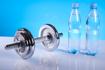 Obraz premium dumbell and bottles of water