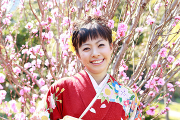 着物姿の若い女性