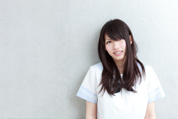 制服姿の女子学生