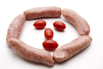 Bratwurst Gesicht mit Tomaten