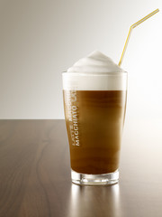 Mocha mit Strohhalm