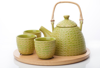 Green teapot with three cups on wooden tray - 32021814
