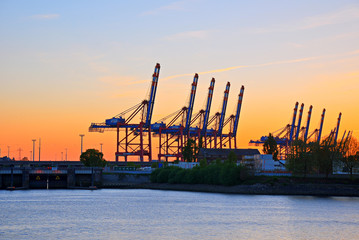 Hafenkräne im Hamburger Hafen