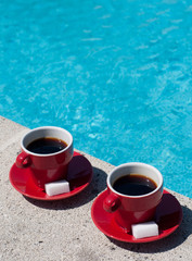 café en bord de piscine