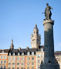 Beffroi et façades d'immeubles du centre ville de Lille