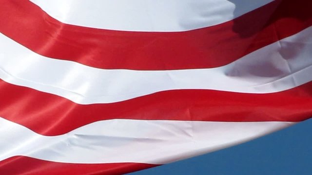 Ondulations au vent du drapeau des USA